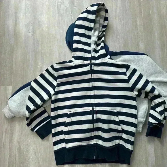 253. Kid’s sweatshirt size 3-4 set of 4 - Picture 5 of 6